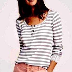 NWOT Faherty Striped Long Sleeve Henley Tee in Gray and White